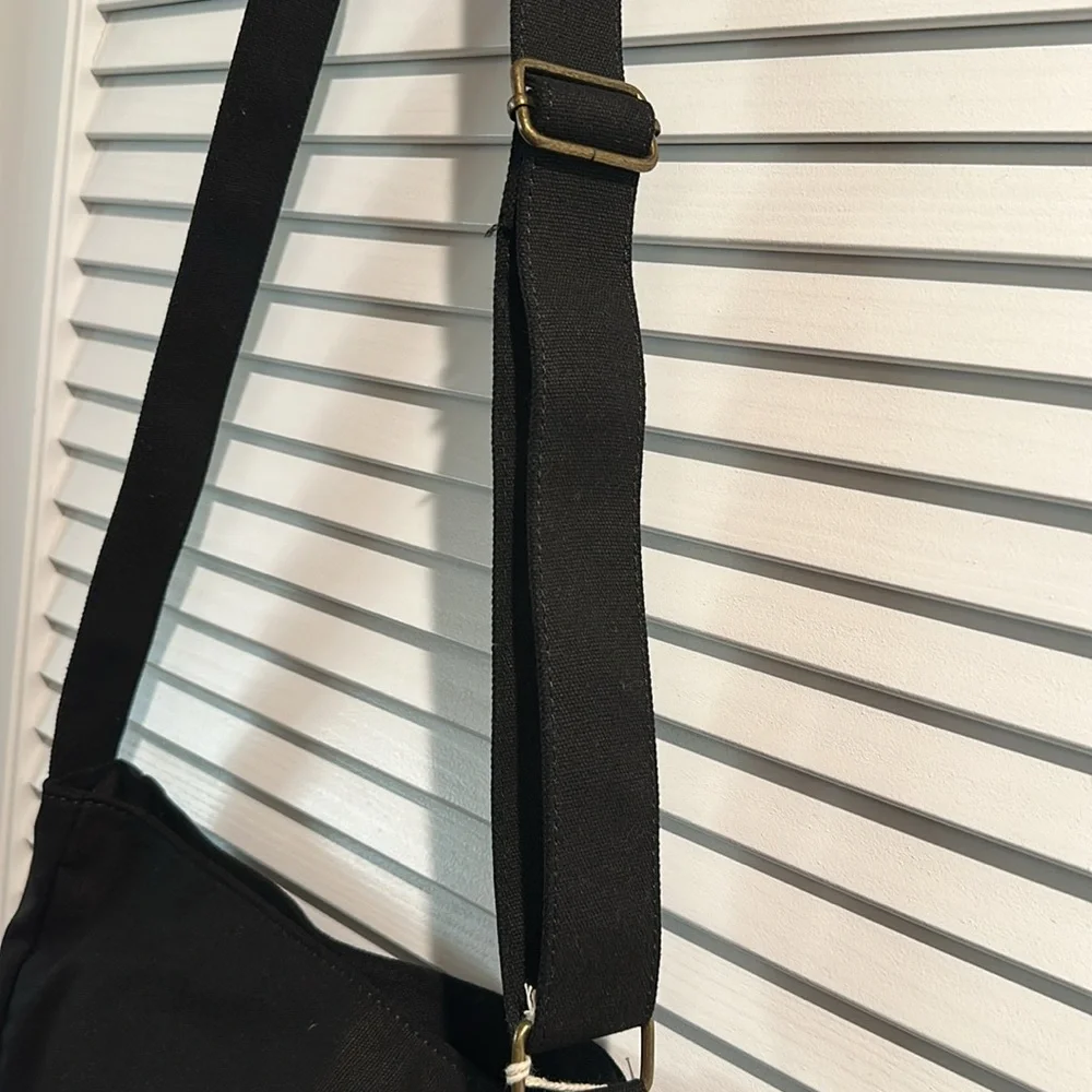 NWT Aeropostale 1987 Black Canvas Crossbody bag with adjustable Strap.